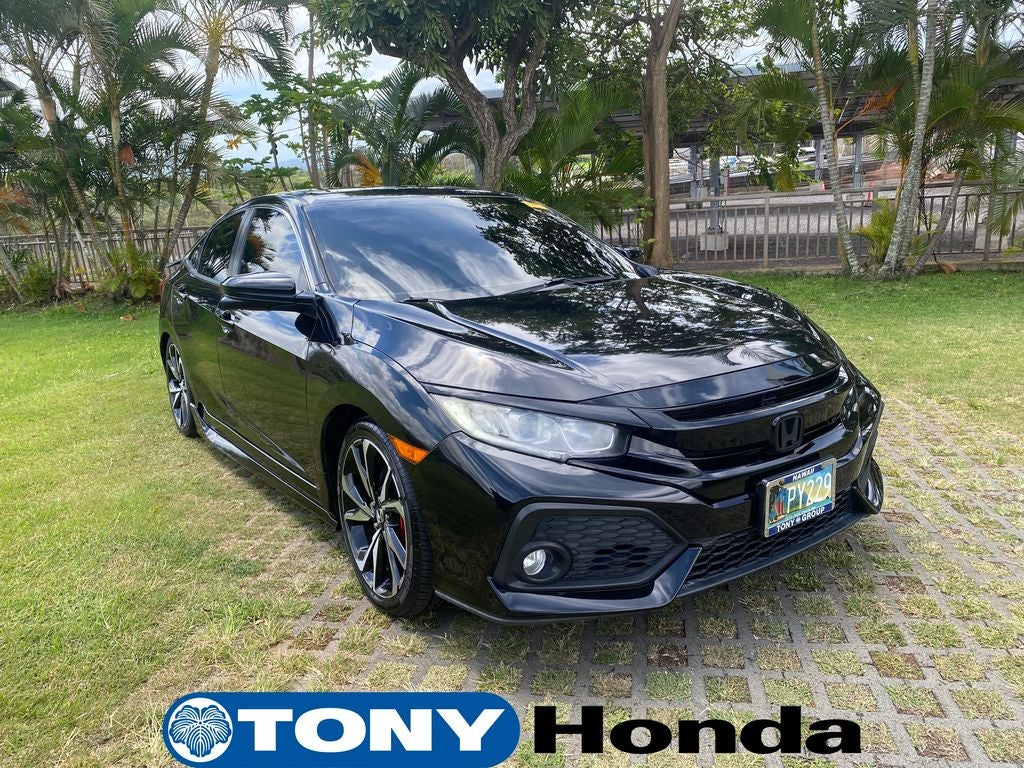 2017 Honda Civic Si in Black — front three-quarter view