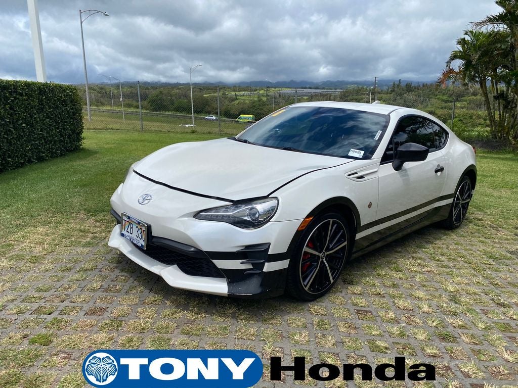 2020 Toyota 86 — rear three-quarter view