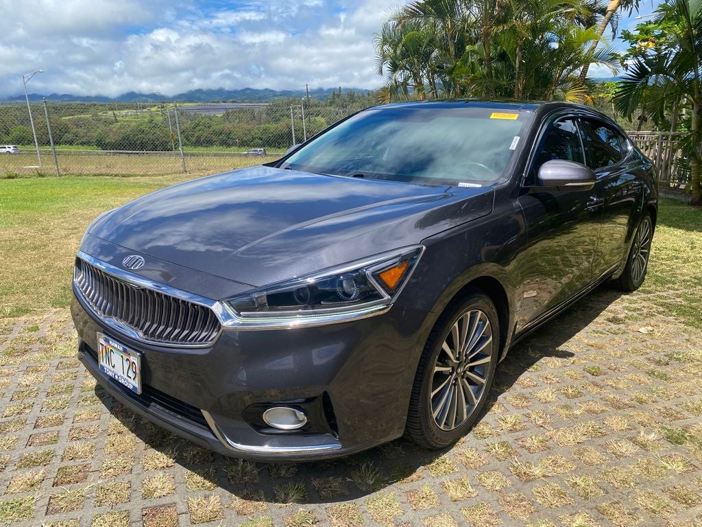 2017 Kia Cadenza — rear three-quarter view