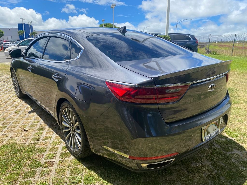 2017 Kia Cadenza — detail view
