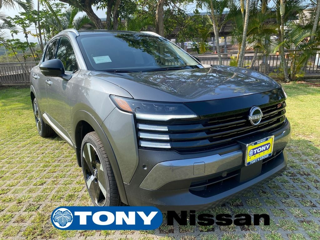 2026 Nissan Kicks SR in Gun Metallic — front three-quarter view