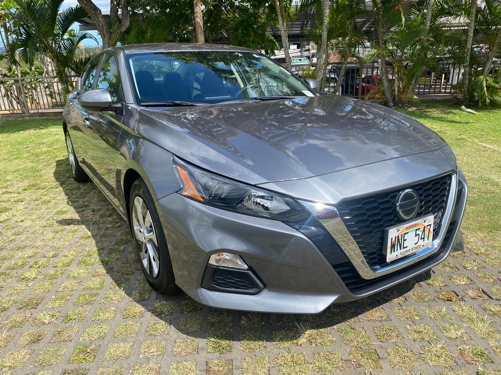 2022 Nissan Altima Base in Gun Metallic — front three-quarter view