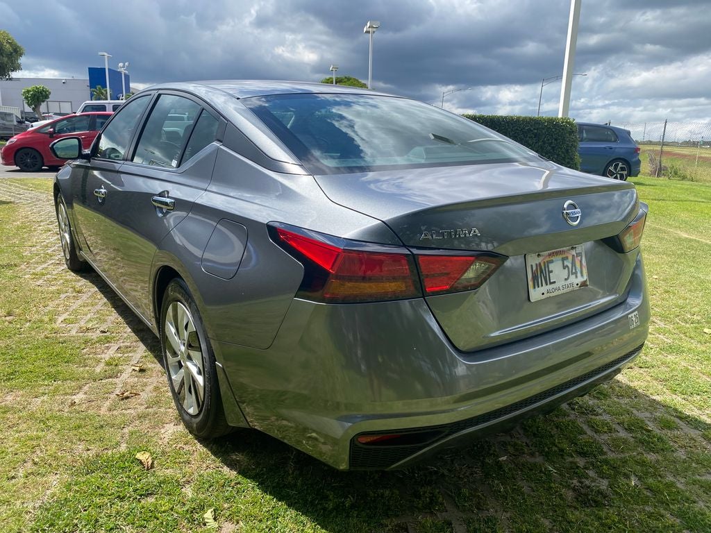 2022 Nissan Altima — detail view